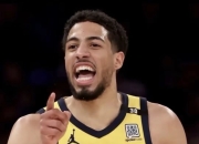 米兰体育-雄鹿惨败爵士，米切尔砍下30分