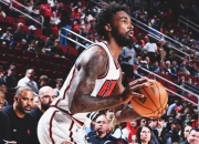 米兰体育app入口-雄鹿主场负于火箭止步四连胜