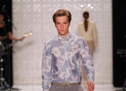 米兰体育下载-完美身姿耀眼，击剑选手再登巅峰