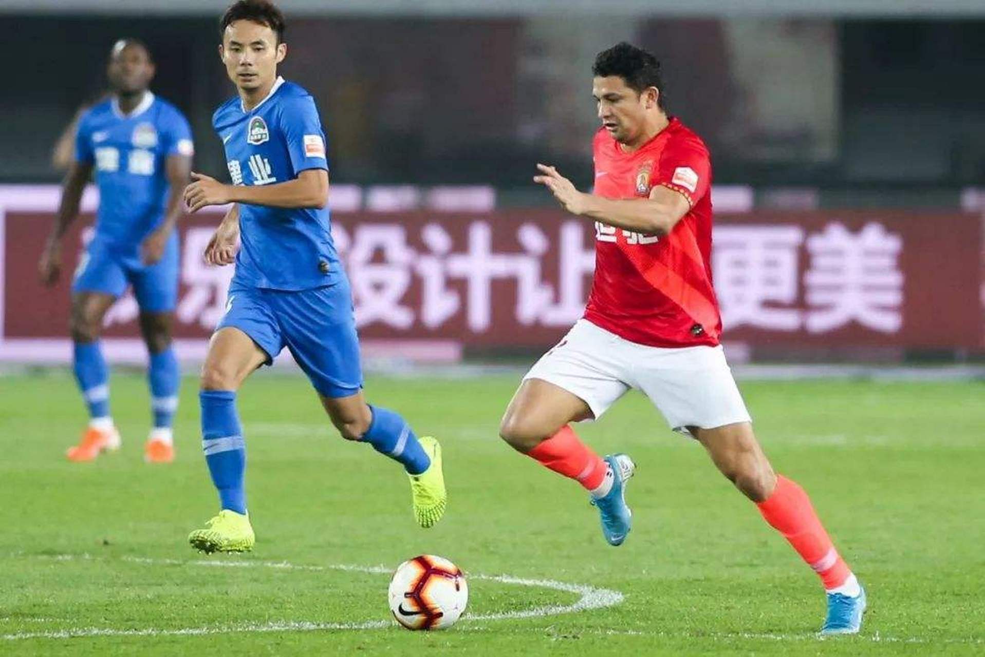 河南建业险胜，豪取重要三分