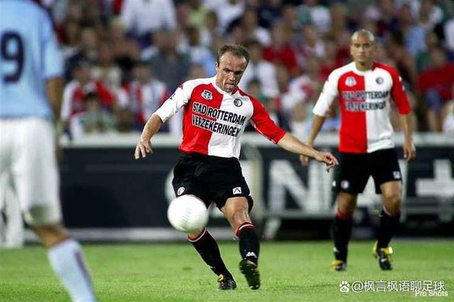 阿贾克斯卫冕冠军实力不减,继续领跑积分榜 阿贾克斯卫冕冠军实力不减,继续领跑积分榜