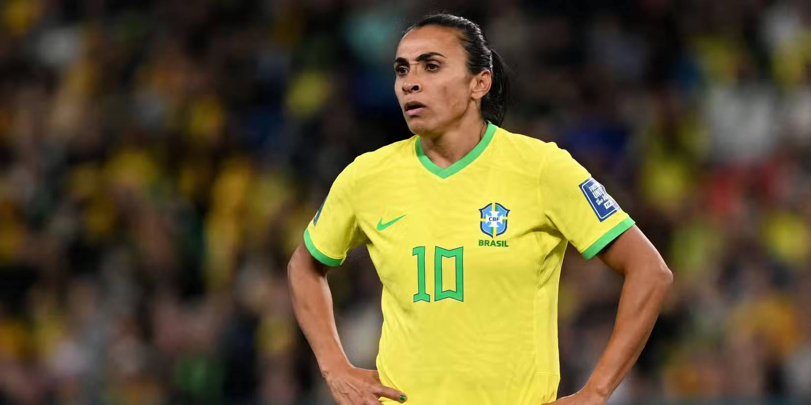 女子足球比赛中球员实力不凡 女子足球比赛中球员实力不凡