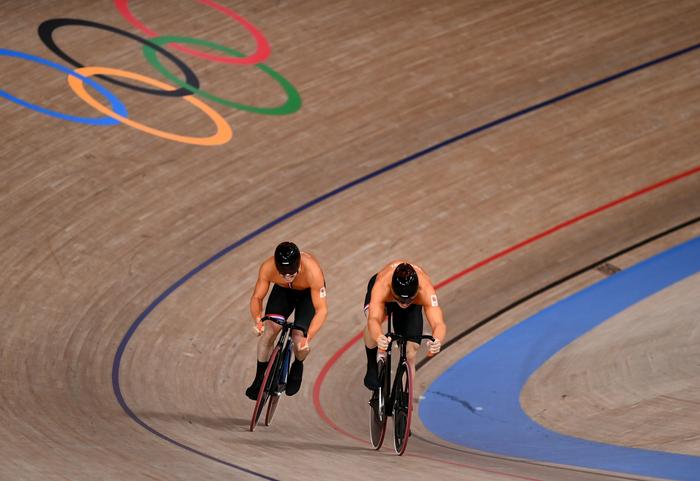 英国自行车选手飘忽不定,抢得头香 英国自行车选手飘忽不定,抢得头香