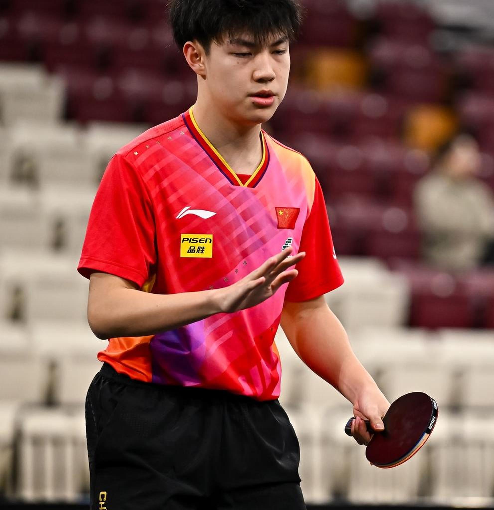 足坛风云:强强对决,乒乓球新星亮相 足坛风云:强强对决,乒乓球新星亮相