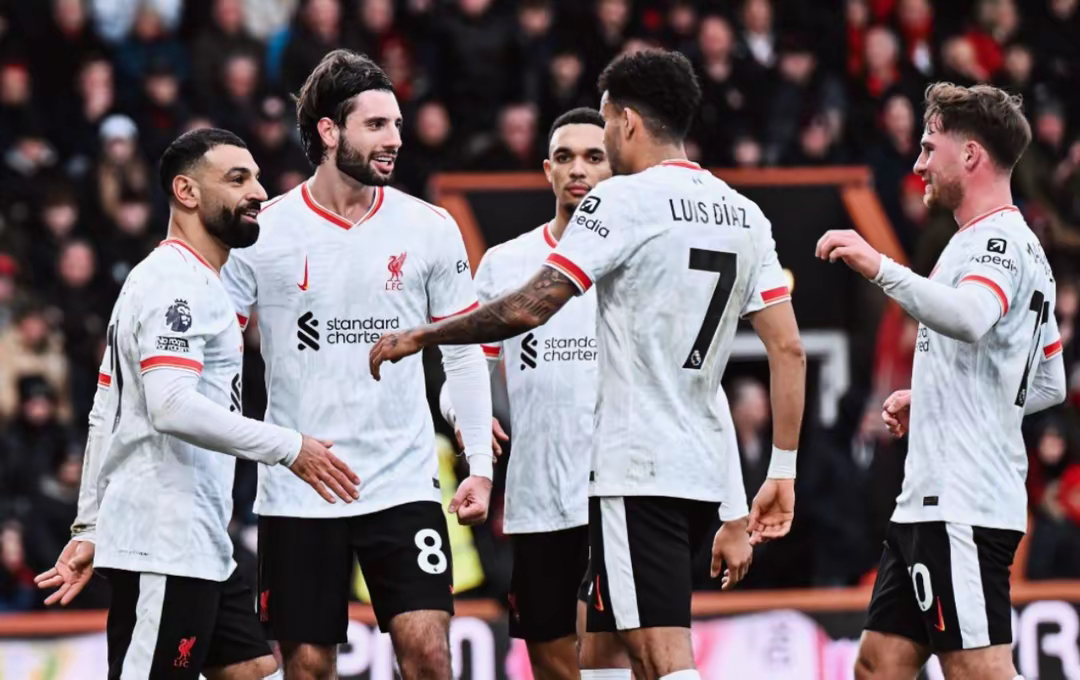 西班牙人球员奋力拼搏,期待胜利 西班牙人球员奋力拼搏,期待胜利