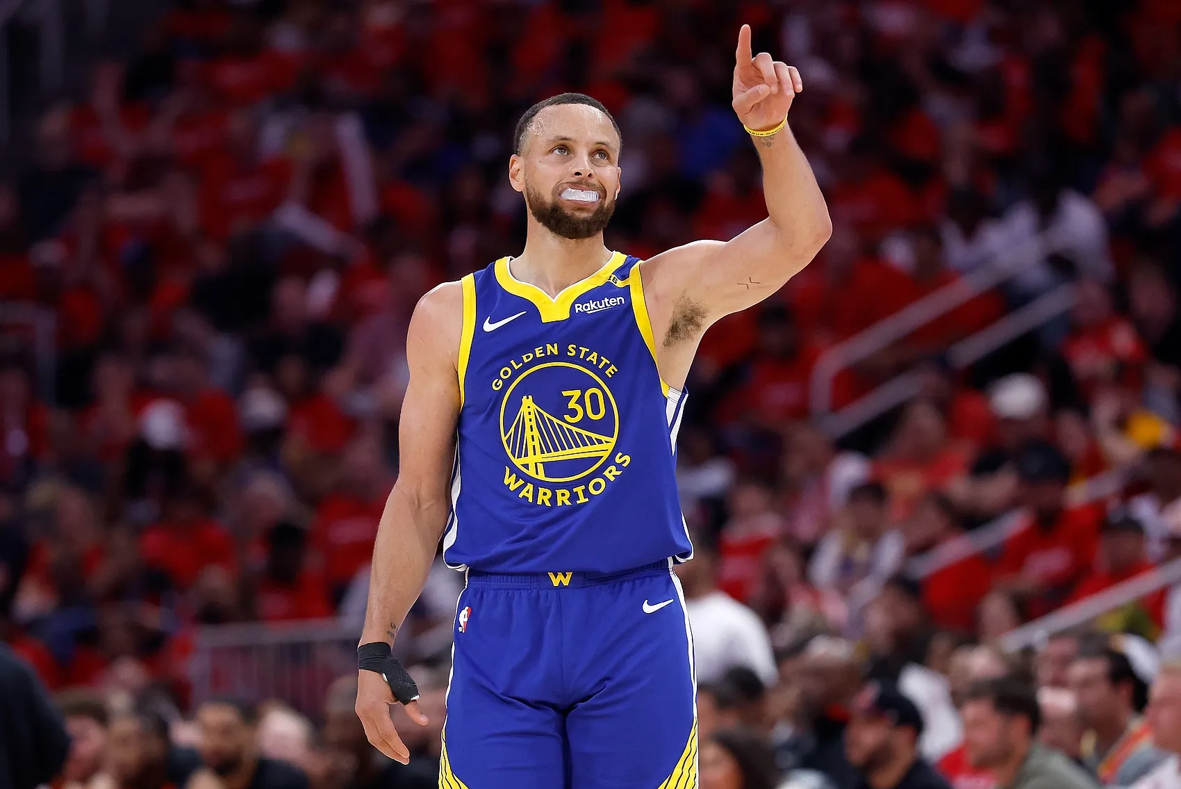 勇士再战开拓者,库里暂时占据统治地位 勇士再战开拓者,库里暂时占据统治地位