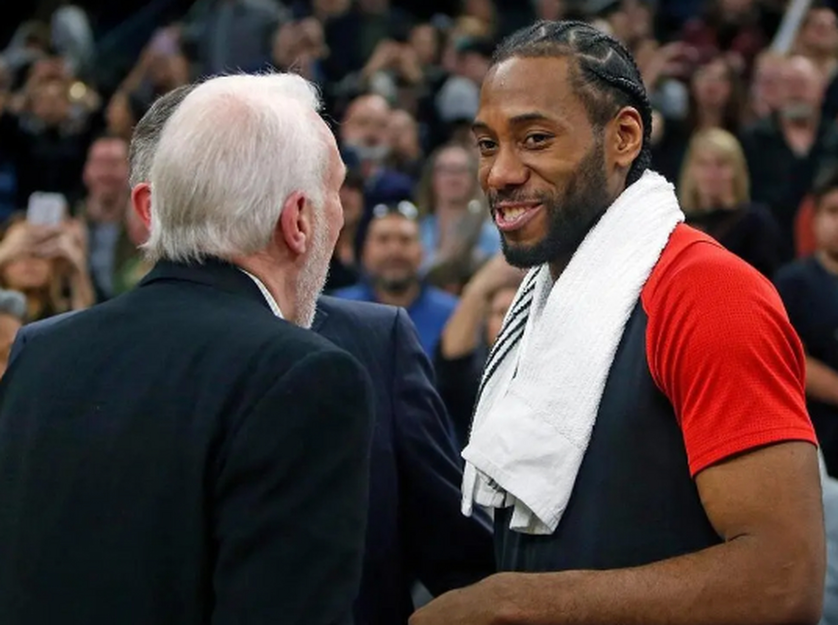 马刺主场击败骑士,伦纳德复出发光发热 马刺主场击败骑士,伦纳德复出发光发热