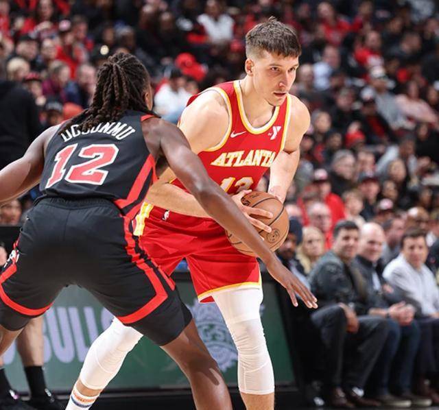 老鹰击败尼克斯,表现出色 老鹰击败尼克斯,表现出色