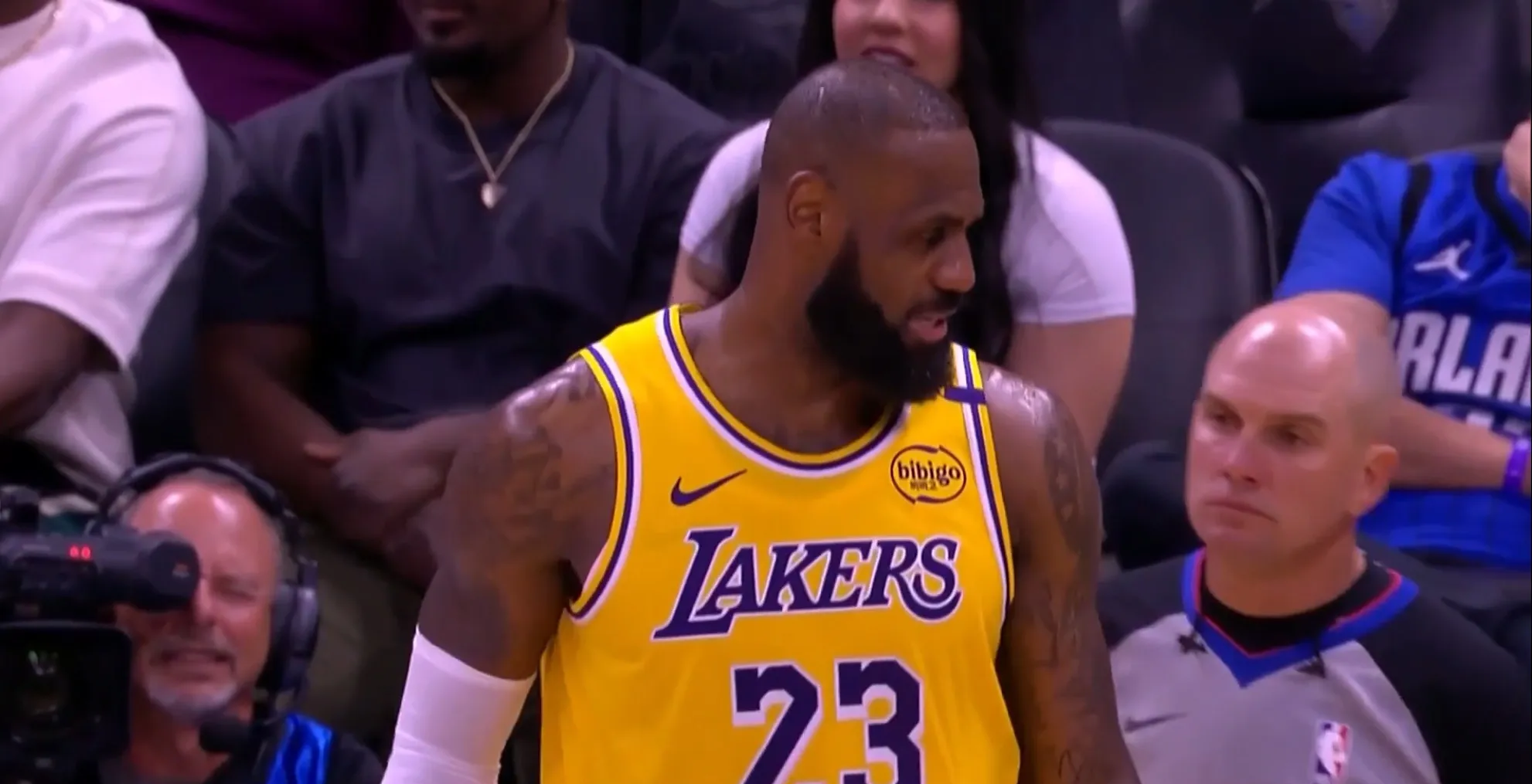 湖人遗憾负于马刺,詹姆斯砍下36分 湖人遗憾负于马刺,詹姆斯砍下36分