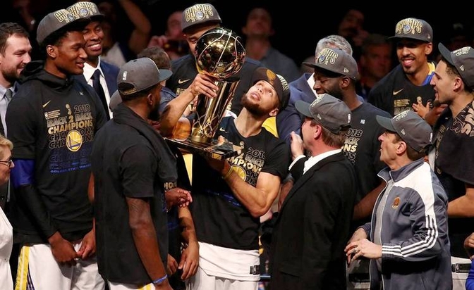 关于勇士完胜公牛,库里砍下35分的信息 关于勇士完胜公牛,库里砍下35分的信息