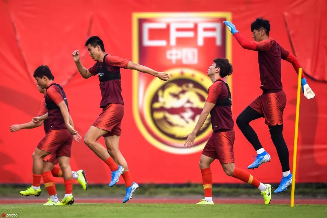 国足出征世预赛里皮正积极备战 国足出征世预赛里皮正积极备战