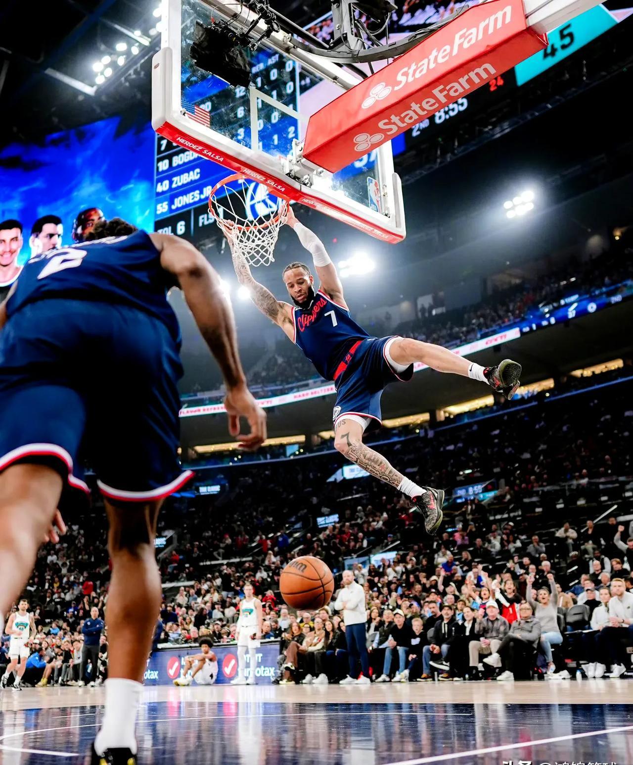 快船绝杀步行者,拉文带队取胜 快船绝杀步行者,拉文带队取胜